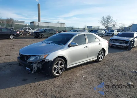 2014 Toyota Camry Se z USA, uszkodzony, nr VIN 4T1BF1FK3EU747724